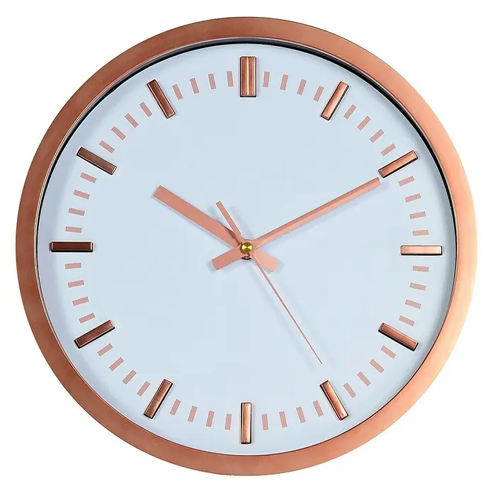 Wanduhr - Durchmesser: 30 cm, Weiß/Kupfer - Nahaufnahme einer runden, roséfarbenen Wanduhr mit minimalistischem Zifferblatt und Zeigern, die eine elegante und moderne Note verleiht.