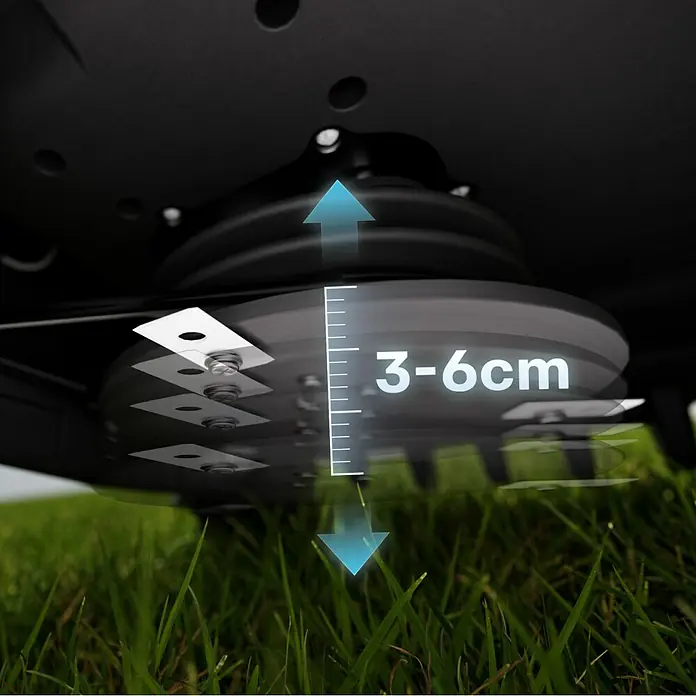 RoboUp Mähroboter T600 - 800 m², Schnittbreite: 20 cm, Kamera-gestützte Navigation, RTK - Nahaufnahme des dunkelgrauen Mähdecks eines Rasenmähers mit silbernen Klingen, zeigt die Schnitthöhenverstellung von 3-6 cm.