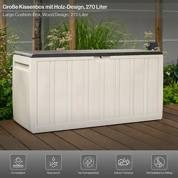 Kissenbox - 45,5 x 117 x 57,5 cm, Kunststoff, Beige - Große, beige Gartenkissenbox mit dunklem Deckel und Holzoptik, 270 Liter Fassungsvermögen, auf Holzterrasse.