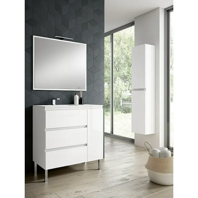 Mueble bajo de lavabo Hermes - An x Pr x Al: 80 x 45 x 85 cm, Blanco - Un moderno mueble de baño blanco con espejo y armario de almacenamiento. El baño está amueblado con estilo y funcionalidad.