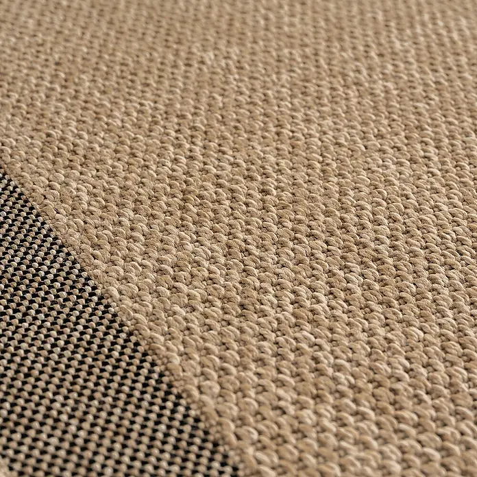 Outdoor-Teppich Timber 1402 - Beige, Durchmesser: 80 cm, 100 % Polypropylen - Nahaufnahme eines gewebten Teppichs in Beige und Schwarz mit zwei unterschiedlichen Texturen.