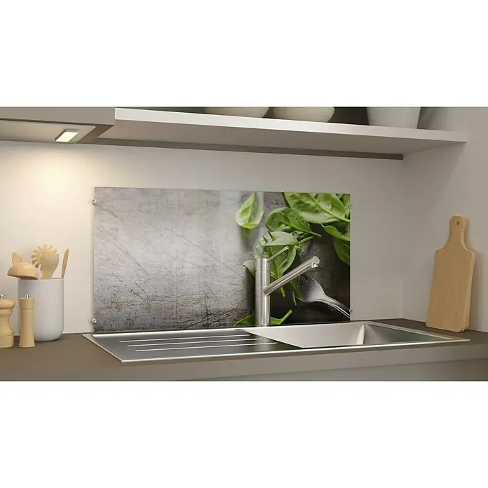 CUCINE Küchenrückwand - Basil on Fork, 80 x 40 cm, Stärke: 6 mm, Einscheibensicherheitsglas (ESG) - Spülbecken mit Arbeitsplatten-Spritzschutz mit dekorativem Spinat-Motiv für die Küche. Der Spritzschutz schützt vor Spritzwasser beim Abwaschen.