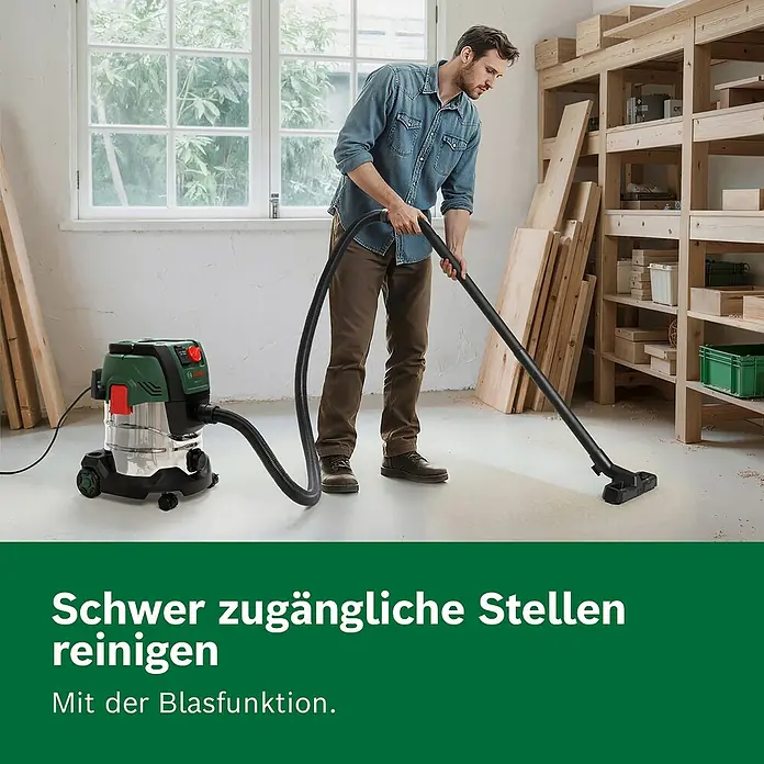 Bosch Elektro-Nass- & Trockensauger PAS 20-220P - 1.350 W, Behältervolumen: 20 l - Mann nutzt grünen Bosch Nass-/Trockensauger zur Werkstattreinigung, erreicht schwer zugängliche Stellen mit Blasfunktion.