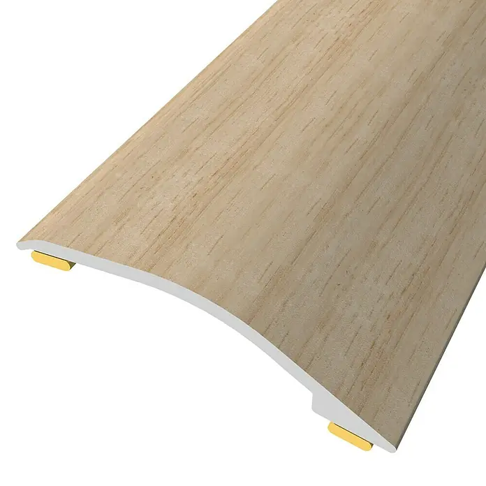 Baglinox Perfil de transición inclinado Ascott - P0 - 90 cm x 38 mm, Pegado - Vista detallada de un perfil de transición de suelo con aspecto de madera, base blanca y fijaciones amarillas para una transición perfecta.