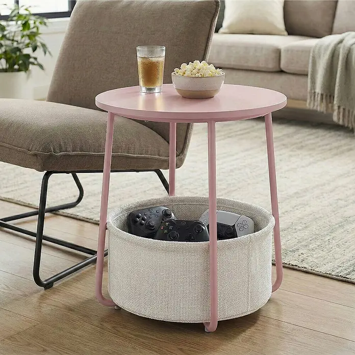 Beistelltisch - Ø x H: 45 x 51 cm, Pink - Rosa runder Beistelltisch mit Stoffkorb zur Aufbewahrung von Controllern, Snacks und Getränken.