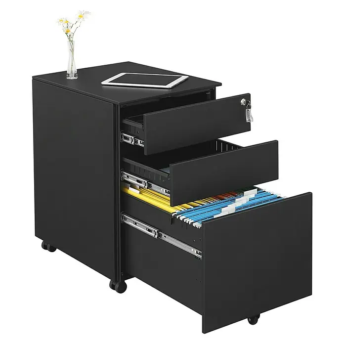 Rollcontainer - L x B x H: 52 x 39 x 60 cm, Schwarz, Anzahl Schubladen: 3 Stk. - Schwarzmetallener 3-Schubladen-Aktenschrank auf Rollen, mit offenen Schubladen, Hängemappen, Tablet und Blumenvase oben.
