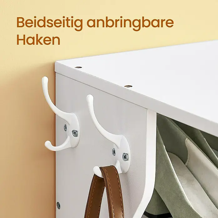 Schuhregal - L x B x H: 30 x 26,4 x 110,4 cm, Weiß - Weiße Doppelhaken an weißem Schuhschrank befestigt, halten eine braune Tasche, Schuhe innen.