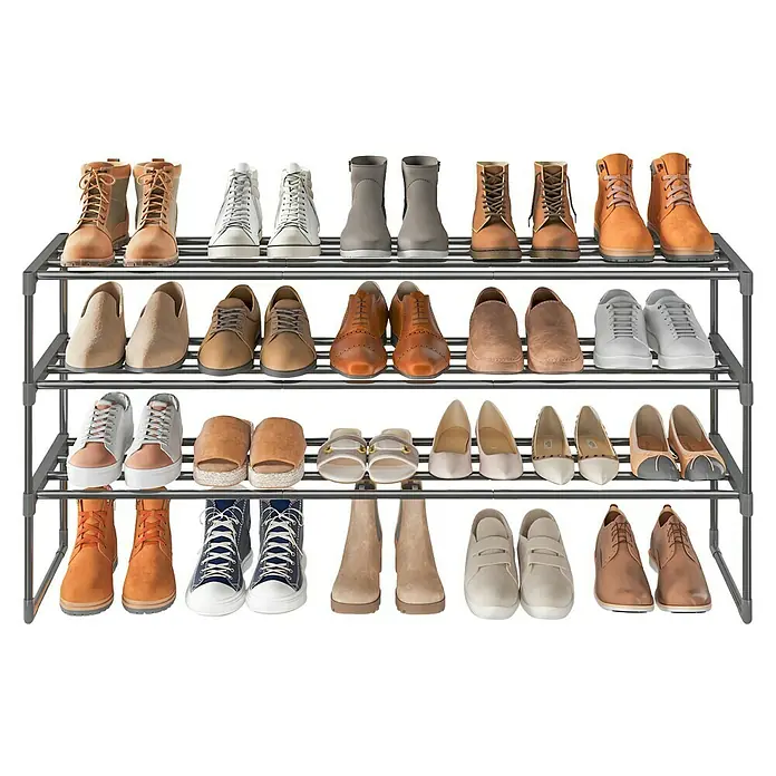 Schuhregal - L x B x H: 30 x 116 x 55 cm, Schwarz/Braun - Verschiedene Schuhe, darunter Stiefel, Sneaker und flache Schuhe in neutralen Farben, ordentlich auf einem grauen Metallschuhregal.