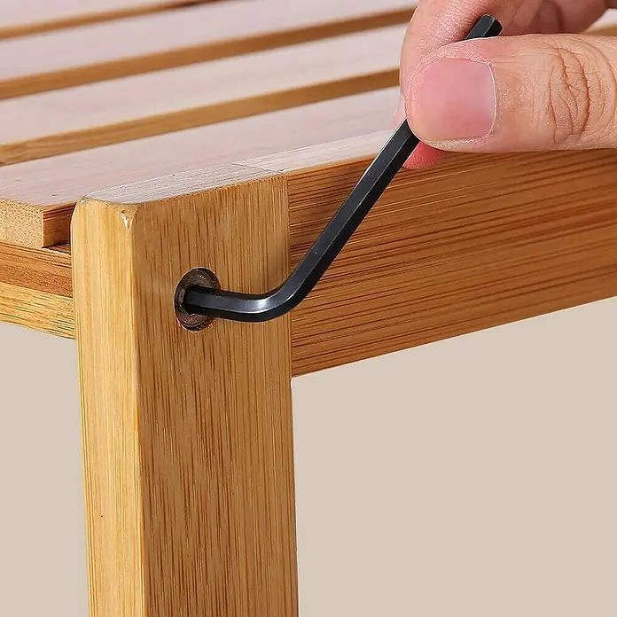 Holzregal - H x B x T: 130 x 60 x 26 cm, Traglast pro Boden: 10 kg, Anzahl Böden: 5 Stk., Braun - Hand montiert helles Bambusmöbelstück mit schwarzem Inbusschlüssel.