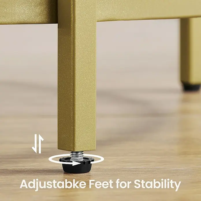 Beistelltisch - Ø x H: 50 x 55 cm, Gold - Nahaufnahme eines goldenen Möbelbeins mit verstellbarem schwarzen Fuß auf Holzboden, für Stabilität konzipiert.