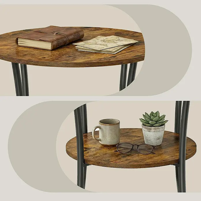 Beistelltisch - Ø x H: 55 x 55 cm, Schwarz/Braun - Zweistöckiger runder Beistelltisch mit rustikalen braunen Holzplatten und schwarzen Metallbeinen. Zeigt Tagebuch, Karten, Tasse, Brille und Sukkulente.