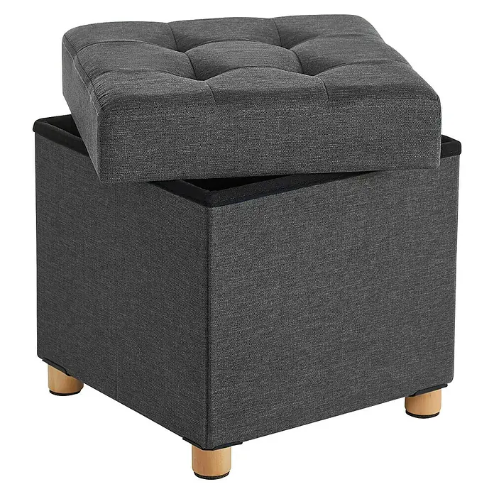 Hocker mit Stauraum - L x B x H: 38 x 38 x 40 cm, Grau - Grauer Stoff-Aufbewahrungshocker mit getuftetem Deckel, leicht geöffnet, mit Holzfüßen.