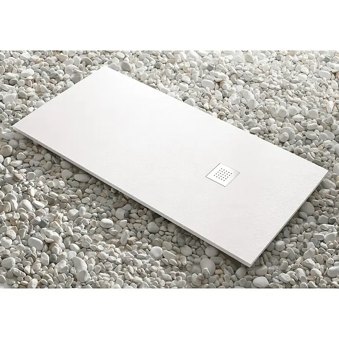 Camargue Plato de ducha Ocean - L x An: 70 x 120 cm, Blanco - Plato de ducha rectangular blanco con desagüe cuadrado sobre lecho de guijarros para diseño de baño moderno.