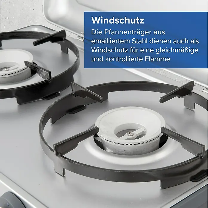 Campingaz Gaskochfeld Kitchen 2 - 2 Brenner, 2.000 W, L x B x H: 35 x 49 x 10 cm - Nahaufnahme eines tragbaren Gaskochers mit zwei Brennern. Die schwarzen Pfannenträger aus emailliertem Stahl dienen auch als Windschutz für eine gleichmäßige Flamme.