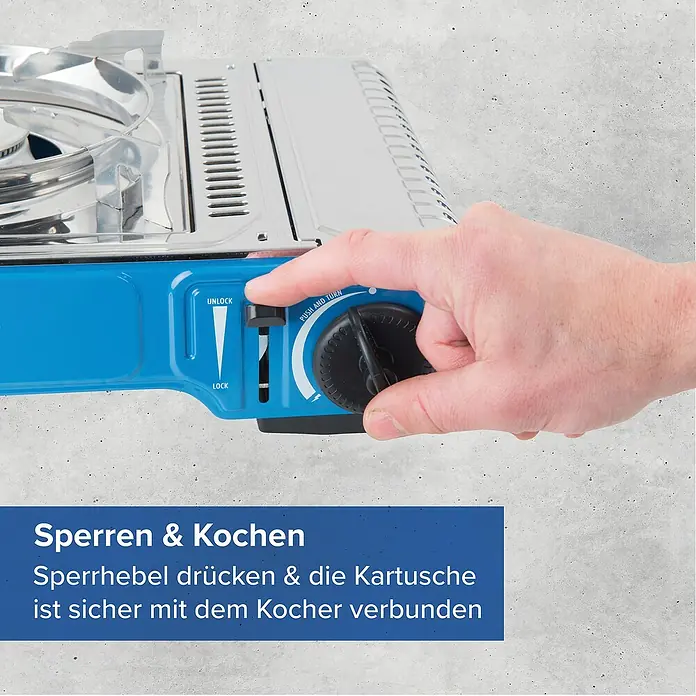 Campingaz Gaskocher Camp Bistro DLX - L x B x H: 285 x 370 x 125 mm, Leistung: 2.120 W, Ohne Stopgaz-System - Hand bedient einen blauen, tragbaren Gaskocher, drückt den Verriegelungshebel und dreht den Bedienknopf.