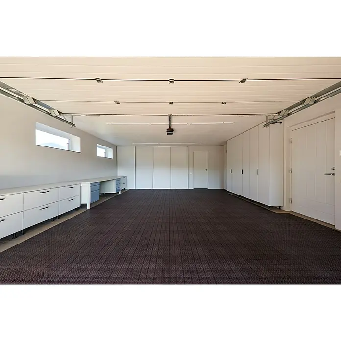Loseta con sistema click - Polipropileno reciclado, 30 x 30 x 1,2 cm, Marrón, 1 ud. - Baldosas de suelo modulares oscuras y estampadas que proporcionan una superficie duradera en un garaje o trastero moderno.
