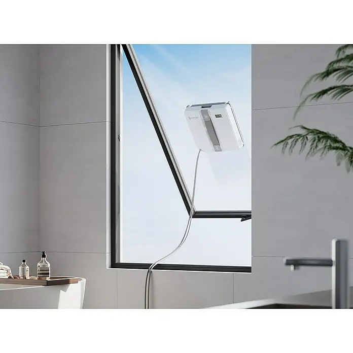 Ecovacs Fensterreinigungsroboter Winbot Mini Grey - Wassertankvolumen Roboter: 60 ml, Saugkraft: 7.500 Pa - Weiß-grauer Roboter-Fensterreiniger (Ecovacs Winbot) reinigt ein offenes Fenster in einem modernen Badezimmer.