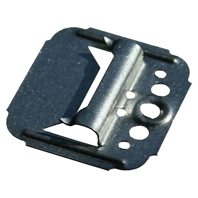 LOGOCLIC Schraub- & Tackerkrallen EC 3,6 K - 100 Stk. - Nahaufnahme einer silberfarbenen Metallschnalle mit mehreren Löchern. Ideal für vielseitige Anwendungen und robuste Befestigungen.