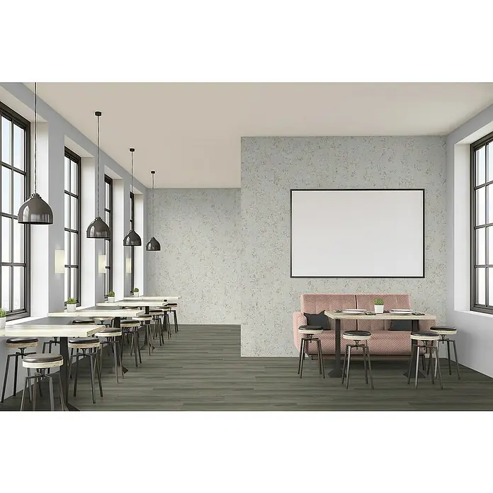 Granorte Designboden Kenkotrend - Ashland, 1.164 x 300 x 8,5 mm - Dunkelgrauer Holzdielenboden in einem modernen Restaurant mit Tischen, Hockern und einer Sitzbank.