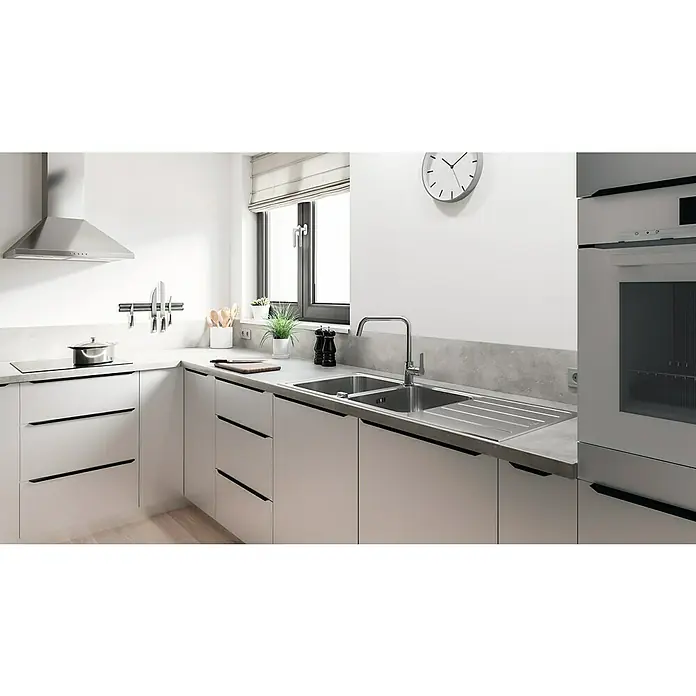 Grohe Start Spültischarmatur - Chrom, Glänzend, U-Auslauf - Moderne minimalistische Küche mit hellen Schränken, Betonarbeitsplatten, Edelstahlgeräten und Doppelspüle. Klares, funktionales Design.