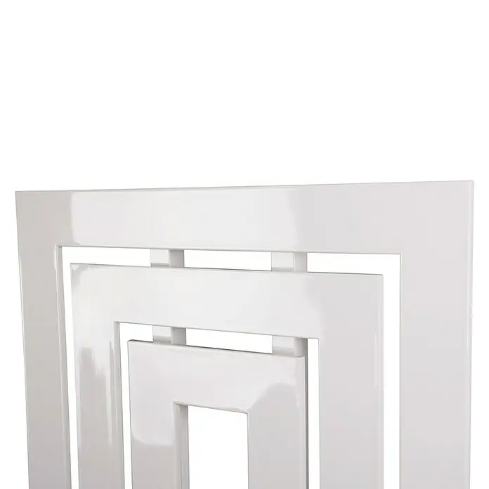 Szagato Designheizkörper Insight 2 - B x H: 600 x 1.620 mm, Wärmeleistung bei Vorlauftemperatur von 75 °C (D: 50): 1.224 W, Weiß - Detailansicht eines weißen Stuhls mit einem modernen, quadratischen Design in der Rückenlehne, das minimalistische Ästhetik betont.
