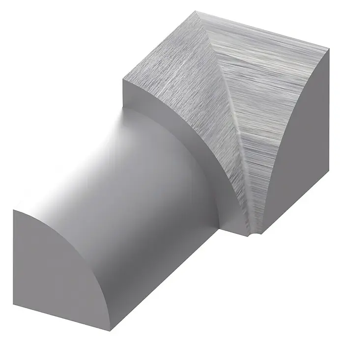 Viertelkreis-Eckleiste - Edelstahl, Silber, 8 mm, Gebürstet - Nahaufnahme eines gefrästen Metallwerkstücks mit komplexen Formen und Texturen. Ein Werkzeug für präzise Metallbearbeitung.