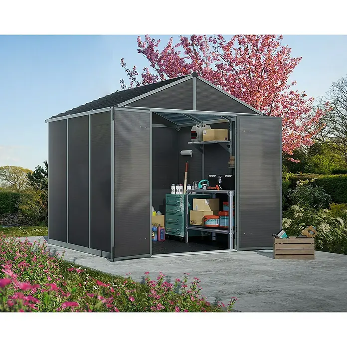 Palram – Canopia Gartenhaus Rubicon - Außenmaß inkl. Dachüberstand (B x T): 237 x 229 cm, Kunststoff, Anthrazit/Grau - Dunkelgraues Gartenhaus mit offenen Türen, das Regale mit Werkzeugen und Vorräten zeigt, in einem lebendigen Garten.