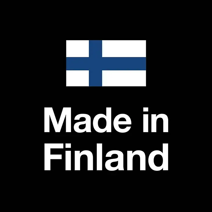 Fiskars Bastelschere Classic - Rot - Finnische Flagge (blaues Kreuz auf weiß) über weißem Text „Made in Finland“.