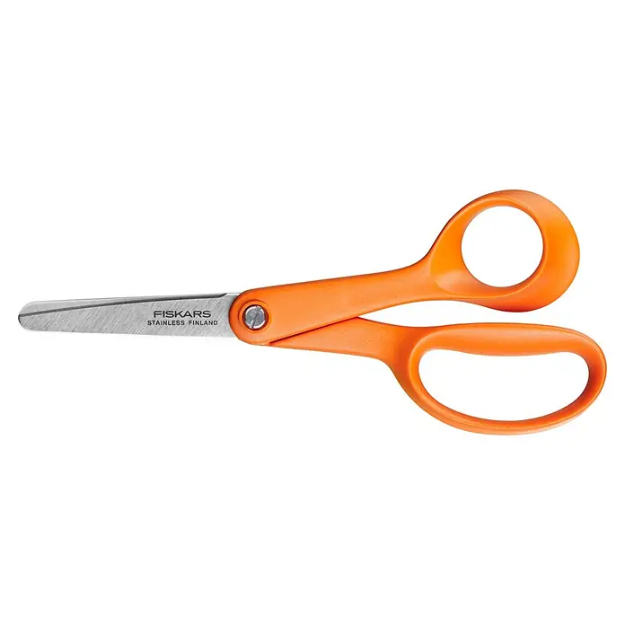 Fiskars Bastelschere Classic - Orange - Orange Schere mit Kunststoffgriffen und Edelstahlklingen, mit einer sichtbaren Niete und abgerundeten Spitzen.