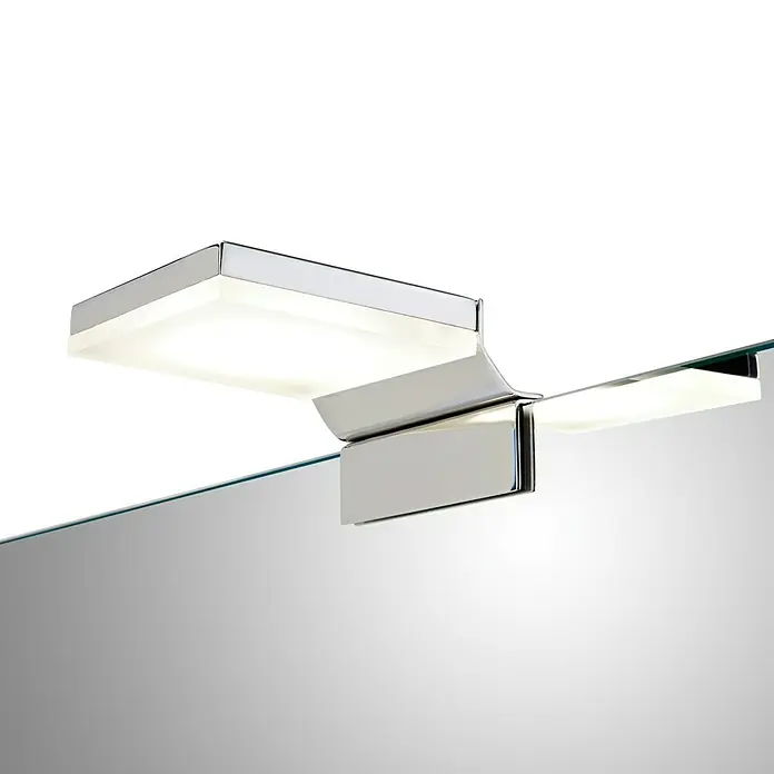 Camargue LED-Spiegelleuchte Leonis - 3 W, 230 V - Detailaufnahme einer modernen Spiegelleuchte mit Chromoberfläche, die ein helles, gleichmäßiges Licht abgibt und für eine stilvolle Badbeleuchtung sorgt.
