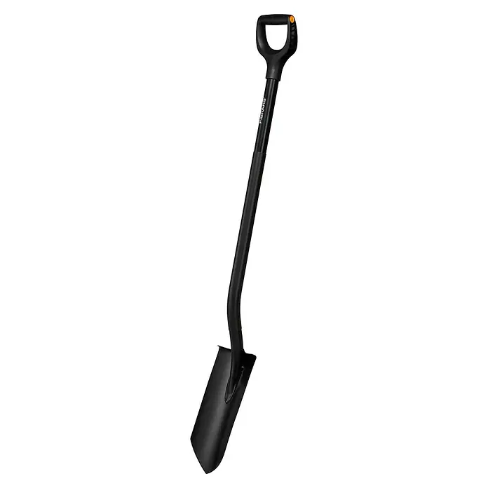 Fiskars Ergonomic Gärtnerspaten Pro - Arbeitsbreite: 15,8 cm, Länge: 1.307 mm - Schwarze Fiskars Grabeschaufel mit orangefarbenem Akzent am D-Griff.