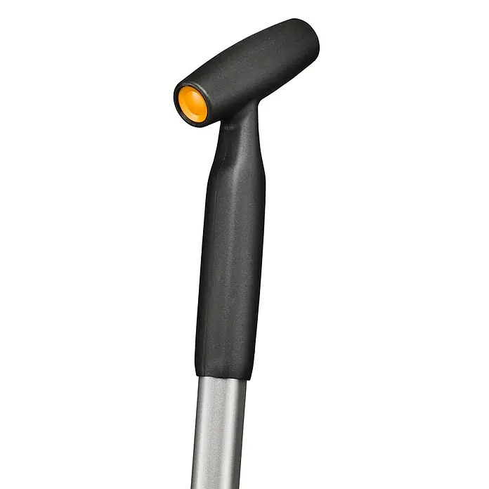 Fiskars Jäter Ergonomic - L x B x H: 1.660 x 230 x 260 mm - Schwarzer T-förmiger Werkzeuggriff mit orangefarbenem Akzent, verbunden mit einem silbernen Metallschaft.