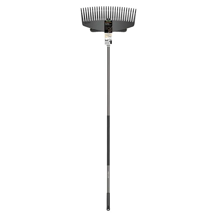 Fiskars OneClick Garten- & Laubbesen inkl. Stiel L - L x B x H: 1.850 x 511 x 192 mm - Dunkelgrauer Fiskars OneClick Gartenrechen mit langem Metallstiel und schwarzem Griff für effizientes Laubsammeln.