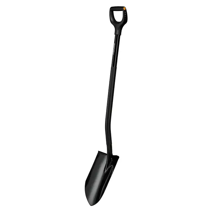 Fiskars Ergonomic Gärtnerspaten Pro - Arbeitsbreite: 20,5 cm, Länge: 1.305 mm - Schwarze D-Griff-Schaufel mit orangefarbenem Akzent am Griff.