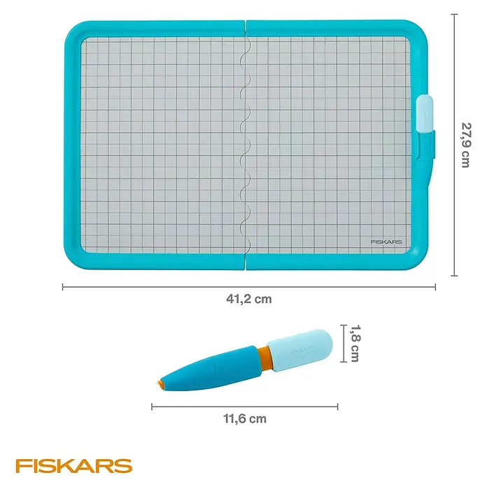 Fiskars Bastel-Set Schneidestift und -matte für Kinder - 2 -tlg. - Türkises Fiskars Falzbrett mit grauem Raster, 41,2 x 27,9 cm, mit passendem blauen Falzstift, 11,6 x 1,8 cm.