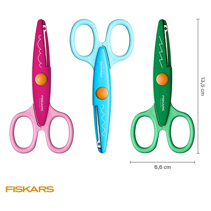 Fiskars Bastelschere Set Kidzors - 3 -tlg. - Drei Fiskars Kidzors Bastelscheren in Pink, Blau und Grün, mit wellenförmigen und Zickzack-Schnittmustern. Jede ist 13,5x6,6 cm groß.