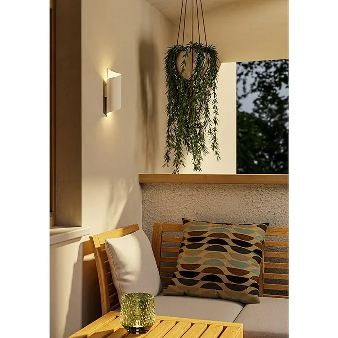 Eglo Aplique LED Montarello - 8 W, An x Al: 110 x 275 mm, IP44, Blanco - Lámpara de pared blanca curvada que emite luz cálida.