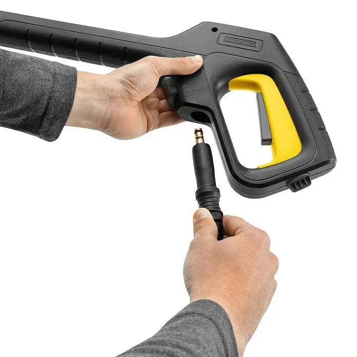 Kärcher Hochdruckpistole G 180 Q COMFORT!Hold - Passend für: Kärcher Hochdruckreiniger K2 bis K 7 - Hände verbinden schwarze und gelbe Kärcher Hochdruckreiniger-Pistole und Schlauch.