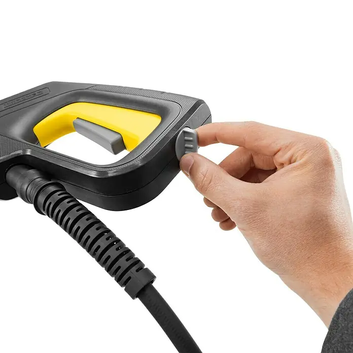 Kärcher Hochdruckpistole G 180 Q COMFORT!Hold - Passend für: Kärcher Hochdruckreiniger K2 bis K 7 - Hand stellt grauen Schalter an einer schwarz-gelben Hochdruckreinigerpistole ein.