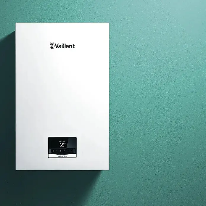 Vaillant Caldera Ecotec Intro 24 - 24 W, 8 l, Display LED - Caldera blanca de pared con pantalla digital que muestra 55 °C y botones de control.