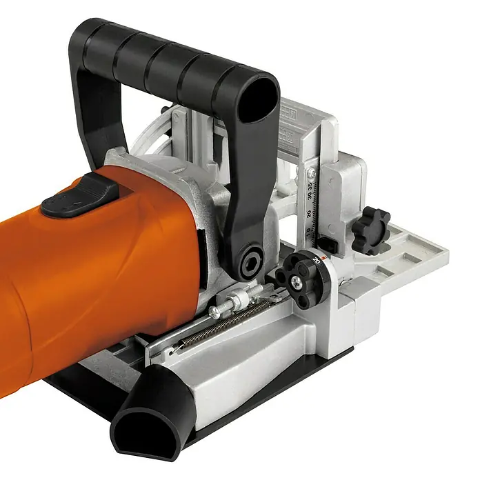 Toolson Flachdübelfräse PRO-DF 860 - 860 W, Frästiefe: 14 mm - Nahaufnahme einer Nutfräse mit orangem Gehäuse, schwarzem Griff und silberfarbenen Details, die die Präzision des Werkzeugs hervorhebt.
