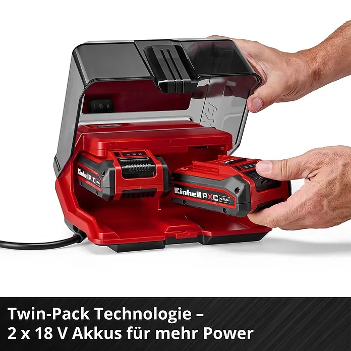 Einhell Power X-Change 18V Schmutzwasserpumpe GE-DP 36/35 LL Li-Solo - 36 V, Max. Fördermenge: 14.000 l/h - Rotes und schwarzes Doppel-Akku-Ladegerät, Hände legen zwei Einhell 18V 4.0Ah Akkus ein.