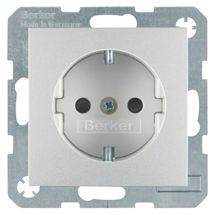 Berker S.1 Steckdose mit erhöhtem Berührungsschutz 47231404 - Aluminium, Kunststoff, IP20 - Nahaufnahme einer Berker Steckdose, hergestellt in Deutschland, mit einem weißen Design und einem robusten Metallrahmen für sicheren Halt.