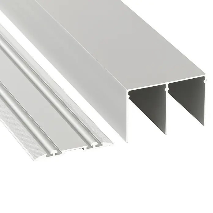 Room Plaza Easy Schienen-Bau-Set - Passend für: Room Plaza Easy Schiebetür-Bau-Sets, 2.488 mm, Silber - Nahaufnahme von silberfarbenen Schiebetürschienen, die langlebige Funktionalität für Innenräume bieten.\n