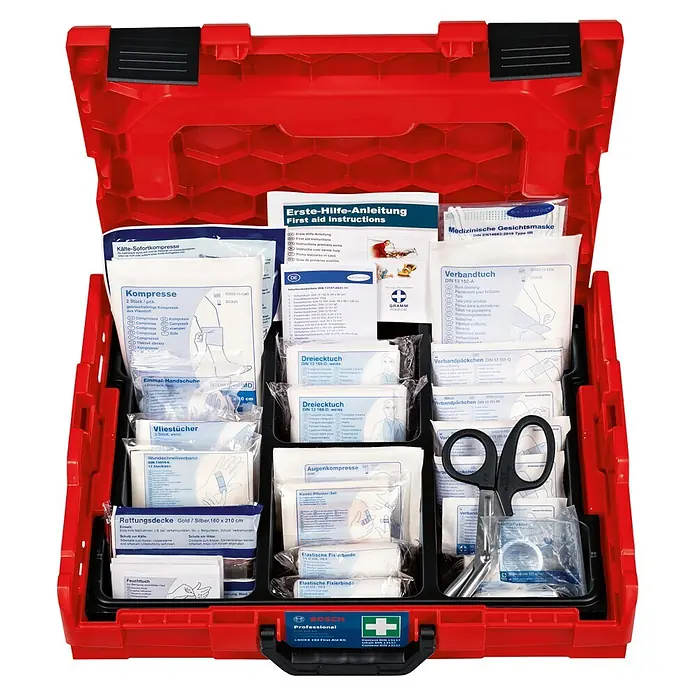 Bosch Professional Erste-Hilfe-Koffer L-BOXX 102 - 86 -tlg. - Geöffneter roter Erste-Hilfe-Kasten aus Kunststoff mit verschiedenen medizinischen Hilfsmitteln und Anleitungen.