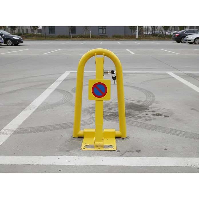 Barrera de seguridad para el parking 5103 - An x Al: 30 x 50 cm, Acero - Barrera de estacionamiento metálica amarilla con señal de prohibido aparcar y llaves, instalada en un parking para reservar una plaza.