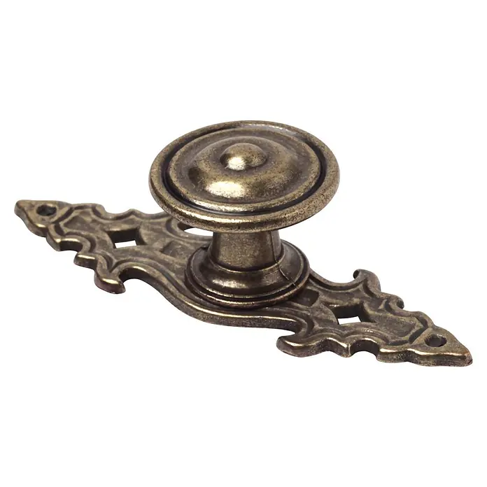 Rei Möbelgriff - L x B x H: 85 x 30 x 26 mm, Antikes Messing - Antiker Messing-Schubladengriff mit rundem Knopf und verzierter, rechteckiger Rosette.