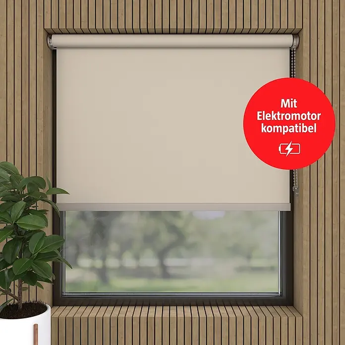 Verdunkelungsrollo Luxus - B x H: 200 x 190 cm, Sand - Helles beiges Rollo, teilweise vor einem Fenster, elektromotor-kompatibel.