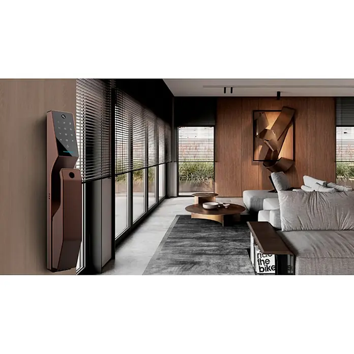 Moorgen Cerradura electrónica Smartlock T3 - L x An x Al: 438 x 74 x 68 mm, Aluminio, Grosor de la puerta: 40 mm - 120 mm - Una elegante cerradura inteligente color bronce con teclado digital, montada verticalmente en un panel de madera.