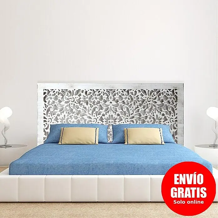 Cabecero de cama Mosaico 154 - An x Al: 145 x 80 cm, Blanco betún - Cama blanca con edredón azul, almohadas amarillas y un cabecero de madera blanca tallado.